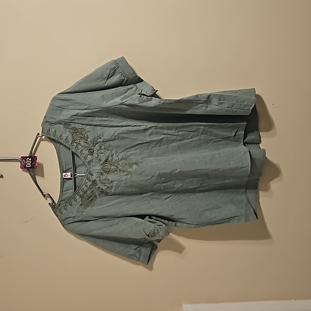 Mumianxiu Green short sleeve floral detail blouse.  NWT